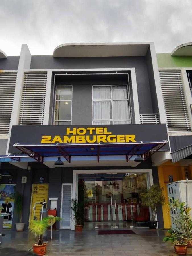 Hotel Zamburger Enstek Sepang Exterior photo