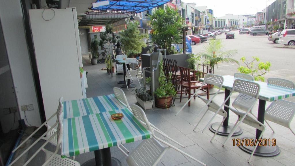 Hotel Zamburger Enstek Sepang Exterior photo
