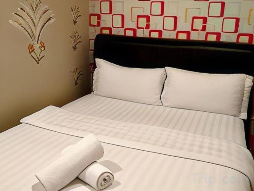 Hotel Zamburger Enstek Sepang Exterior photo