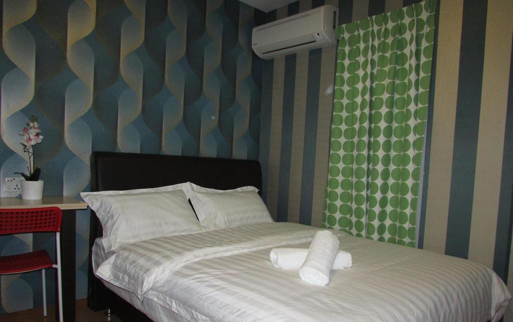 Hotel Zamburger Enstek Sepang Exterior photo